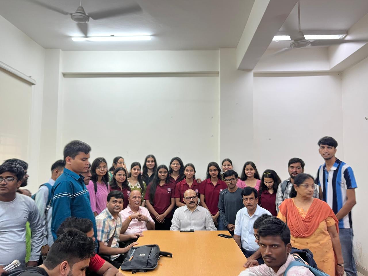 Group Photo of HTBF Dignitaries with visually impaired students.