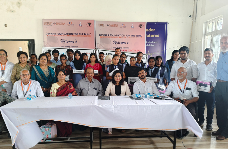 Group Photo of the dignitaries from NIIF IFL, Devnar Foundation for the Blind and HTBF with visually impaired students